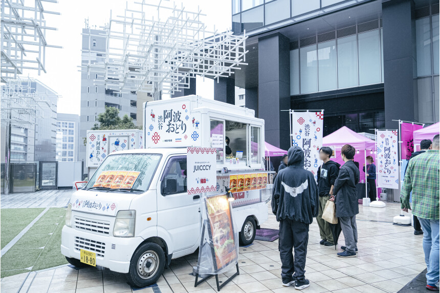 Scenes from NIGIWAI STAGE